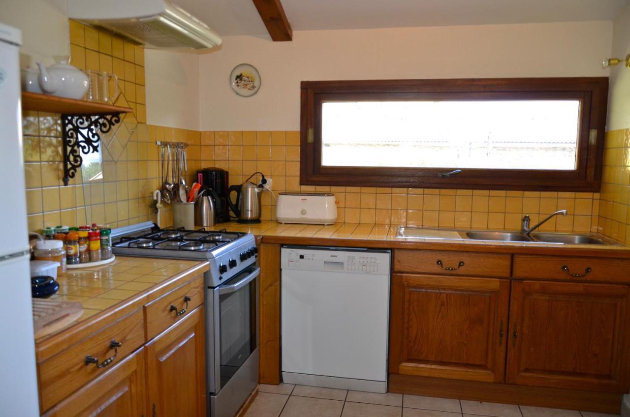 Gites Le Chene & Le Tilleul Saint-Romain-de-Lerps Habitación foto